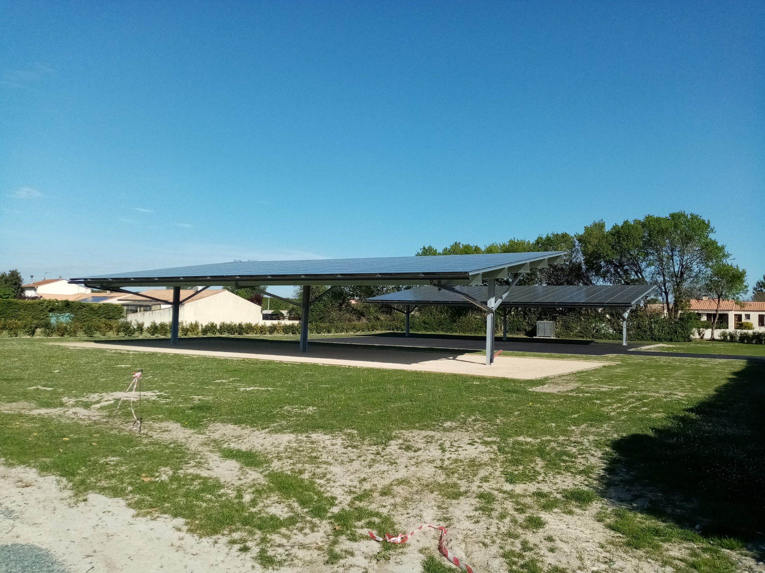 Ombrières du Stade de Landes ombrière_photovoltaïque_boulodrome_parking